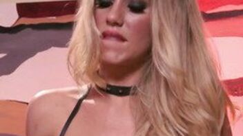 High heeled MILF Nicole Aniston rides a massive dong