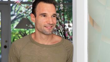 Boyfriend fucks cute Liv Wild after she takes a shower