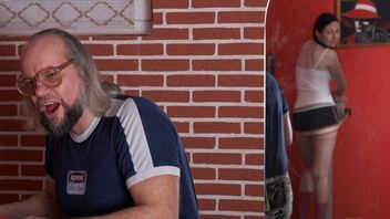 Viktoria Diamond in A Complete Workout