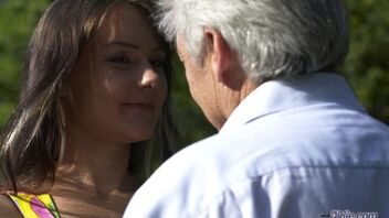 Retired fat dude fucks young whore Jeydah in doggy on the lawn