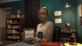 Sly therapist hypnotized and fucked married babe Vinna