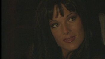 Skillful brunette hooker blows a guy for cash in the car