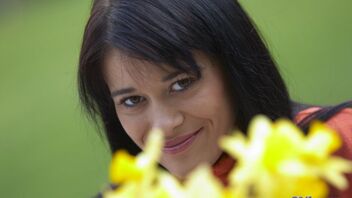 Naughty teen brunette Vicky uses an old cock for her pussy