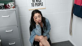 Vanessa Sky in Case No. 44893721 - Thief Cat Lady