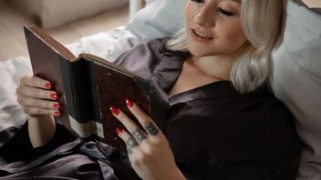 Marilyn Sugar in Eyes Wide Open